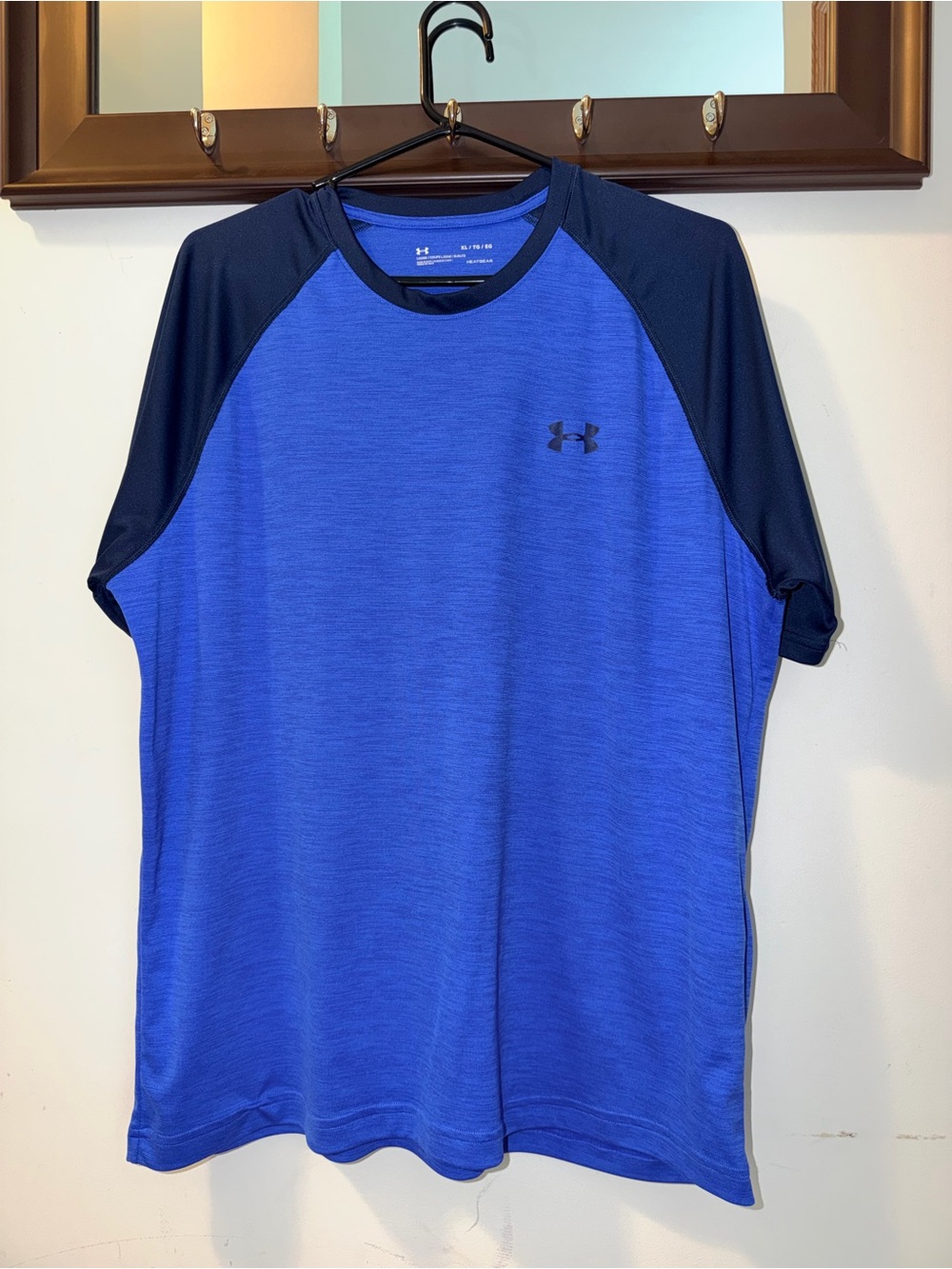 Under Armour Men’s Blue Performance Tee loose fit Size XL